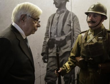 Πρ. Παυλόπουλος: Εγκαινίασε την έκθεση «Ο Μεγάλος Πόλεμος 1914-1918» στην Παλαιά Βουλή